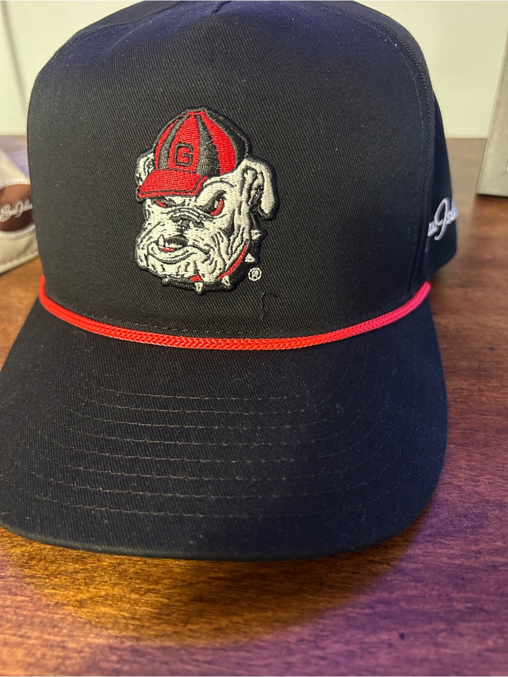 PukkaGeorgia Bulldogs Sea Island Black and Red Bulldog Embroidered Hat Red rope